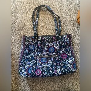 Vera Bradley Bag with lots of pockets.